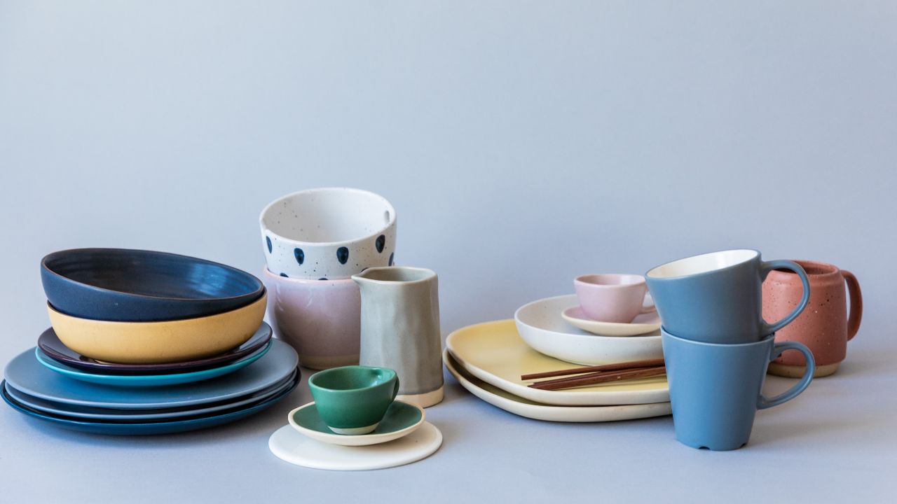 ③【お皿・どんぶり・コップ・箸】多めに揃えておくと後々安心できるかも