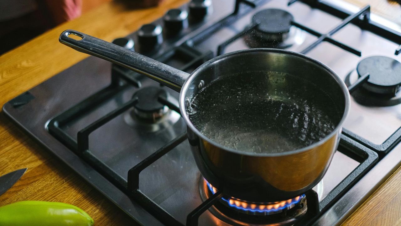 ①【鍋・フライパン】何をするにも必要なマストの調理器具